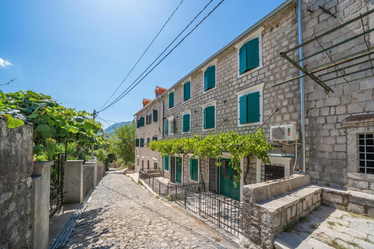 Apartments Oliva Risan Luaran gambar
