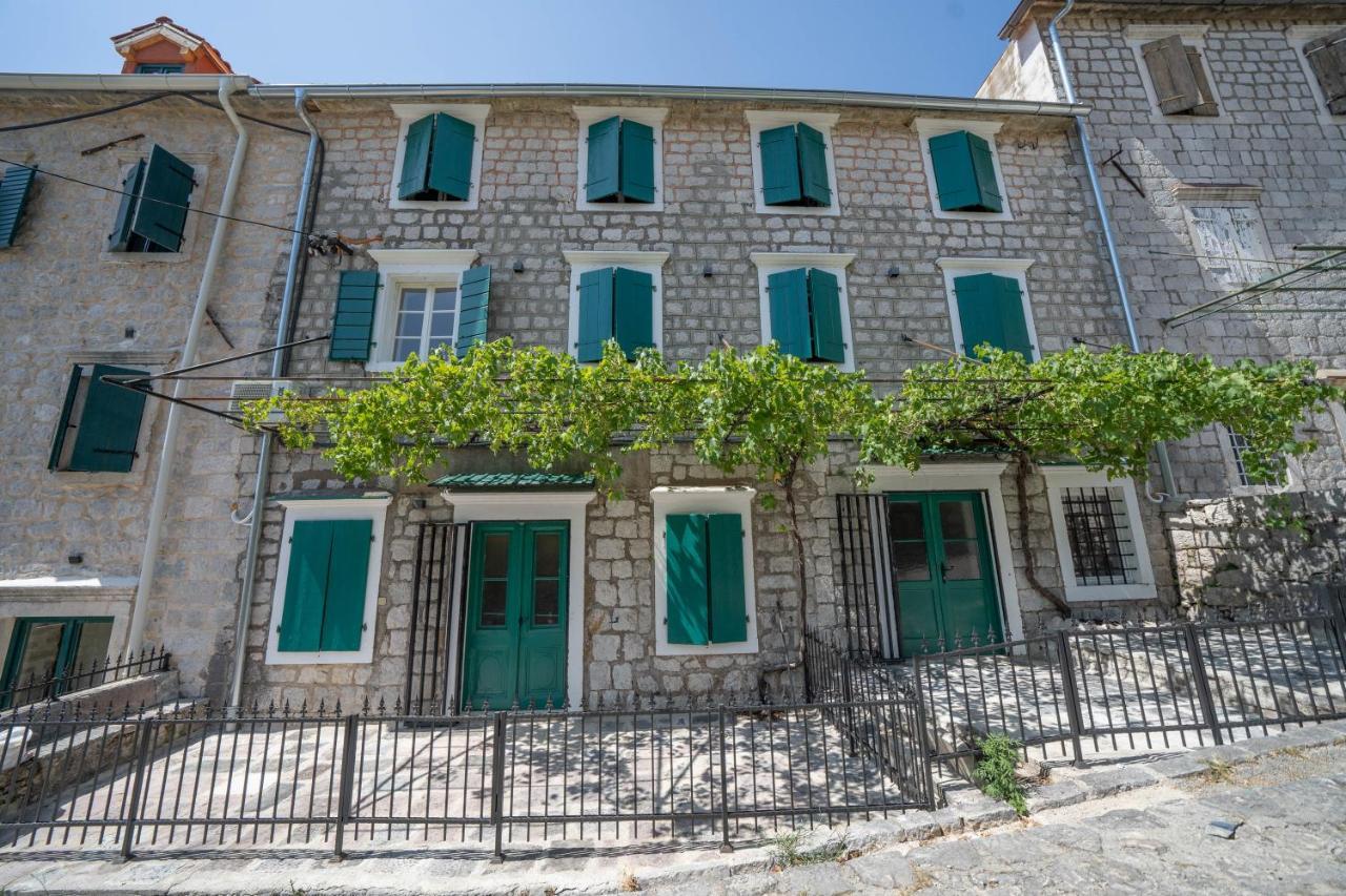 Apartments Oliva Risan Luaran gambar