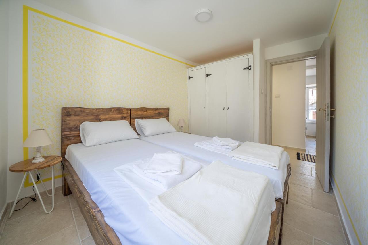 Apartments Oliva Risan Luaran gambar