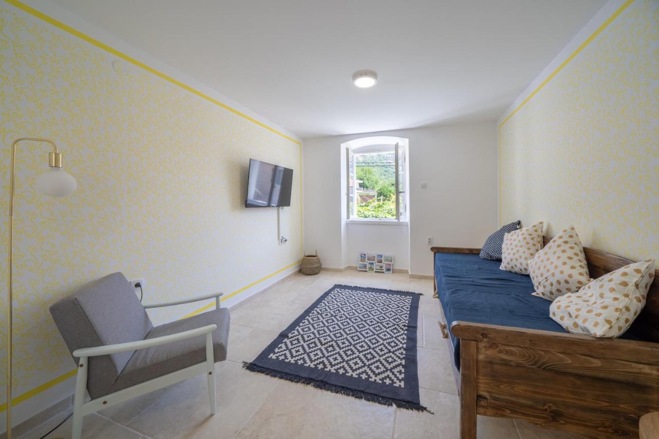 Apartments Oliva Risan Luaran gambar