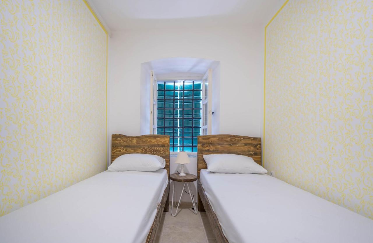 Apartments Oliva Risan Luaran gambar